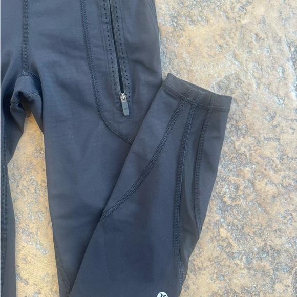 Lululemon Athletica Black reflect crop Leggings size 2 like new - Picture 2 of 5